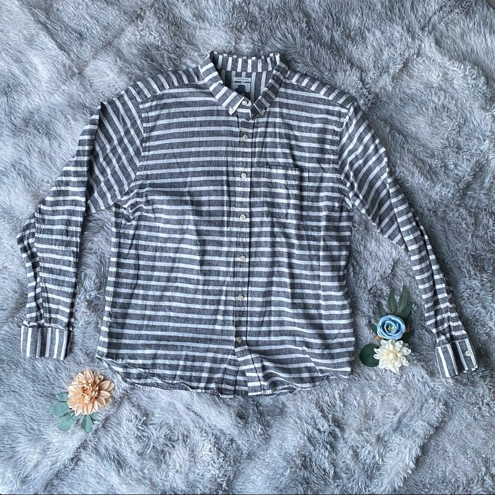 Old Navy Men’s stripped slim fit button up shirt size XL